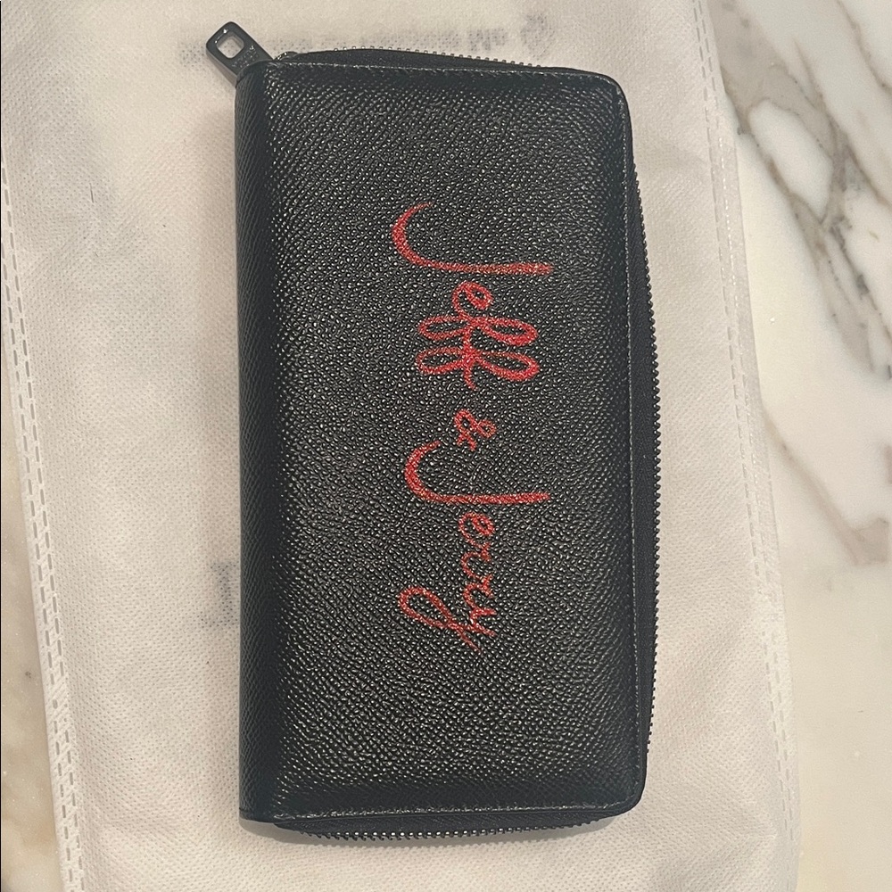 Dolce & Gabbana Black Zip Wallet with Red Heart and Gold Rays - Picture 5 of 5